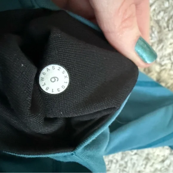 Lululemon Gather and Crow Cropped Leggings 21” - Picture 6 of 9